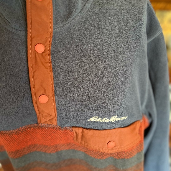 Eddie Bauer men’s large pullover with button close and pockets. - Picture 6 of 6
